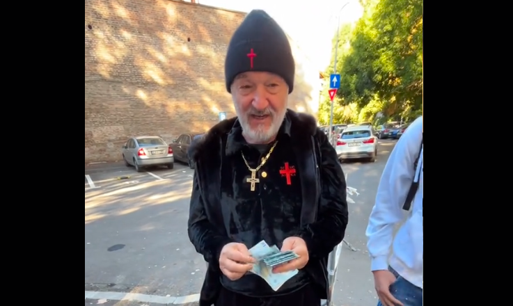 Imagine Stire A auzit că Gigi Becali umblă prin oraș cu două milioane de euro și a izbucnit: ”La pușcărie!” | 2review.ro