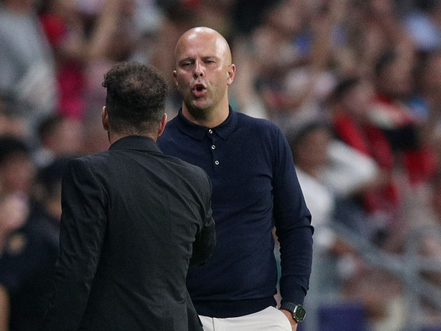 Arne Slot a v&#259;zut gestul f&#259;cut de Diego Simeone &icirc;n Liverpool - Atletico 3-2 &#537;i a reac&#539;ionat: &rdquo;E imposibil&rdquo;