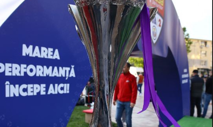 Trofeul acordat echipei care va câștiga Liga 2 / Foto: Digi Sport