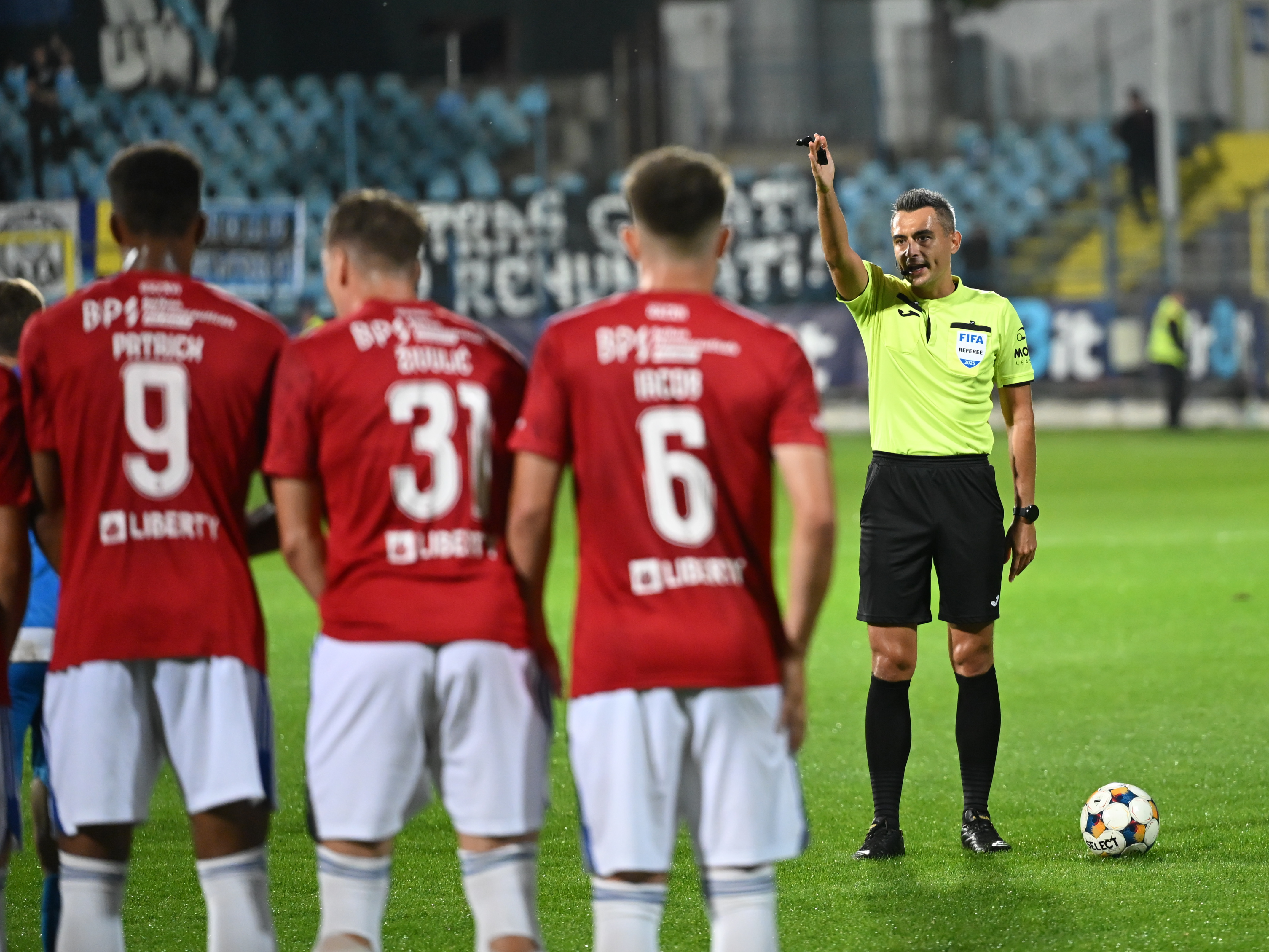 A răbufnit după prima înfrângere a Craiovei în campionat: ”De aia ia mai mulți bani, e numărul 1”
