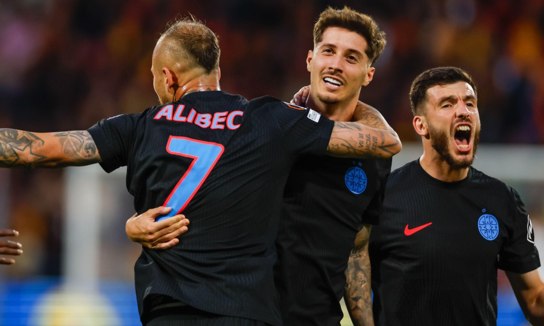 David Miculescu of Fotbal Club FCSB celebrates after scoring his team's first goal during the UEFA Europa League 2025/26 League Phase MD1 match between Go Ahead Eagles and Fotbal Club FCSB at Stadion De Adelaarshorst on September 25, 2025 in Deventer, Ne