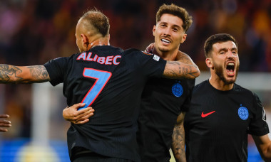 David Miculescu of Fotbal Club FCSB celebrates after scoring his team's first goal during the UEFA Europa League 2025/26 League Phase MD1 match between Go Ahead Eagles and Fotbal Club FCSB at Stadion De Adelaarshorst on September 25, 2025 in Deventer, Ne