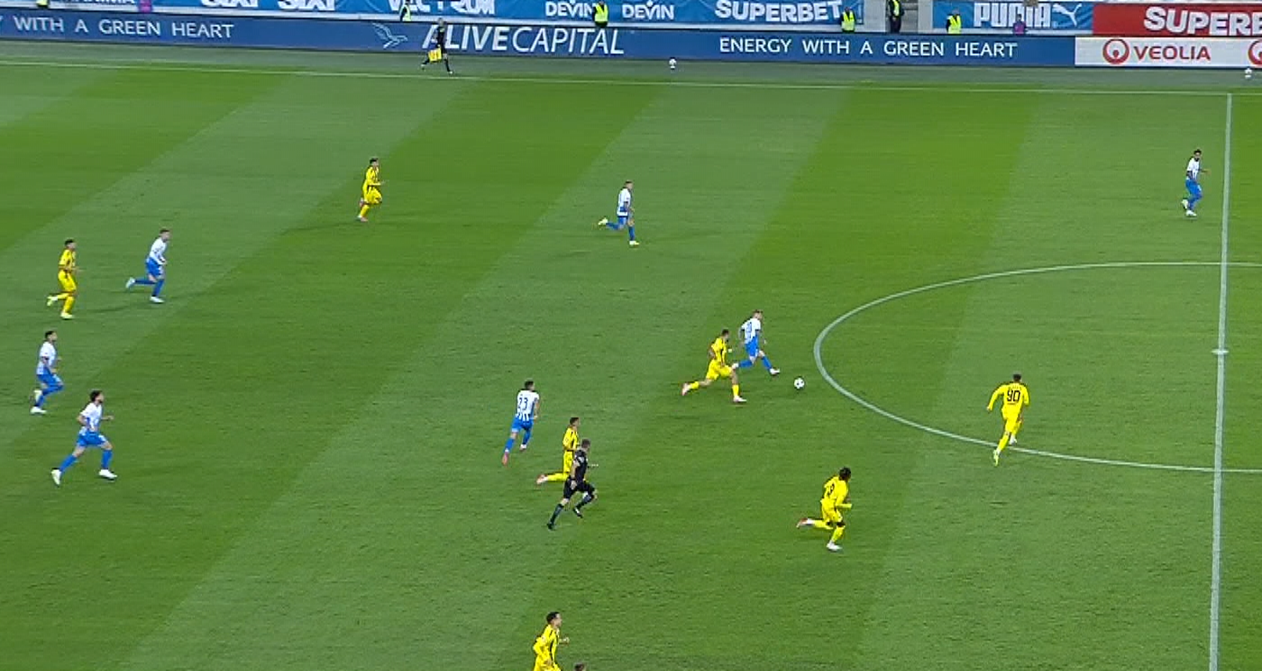 Universitatea Craiova - Dinamo 2-1, ACUM, pe Digi Sport 1. GOOOL! Badelj a întors scorul! Oltenii au rămas în minus!