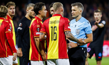 DEVENTER - (l-r) Mats Deijl of Go Ahead Eagles, Victor Edvardsen of Go Ahead Eagles, and referee Kristo Tohver during the Europa League match between Go Ahead Eagles and Steaua Bucharest at the De Adelaarshorst stadium on September 25, 2025, in Deventer,