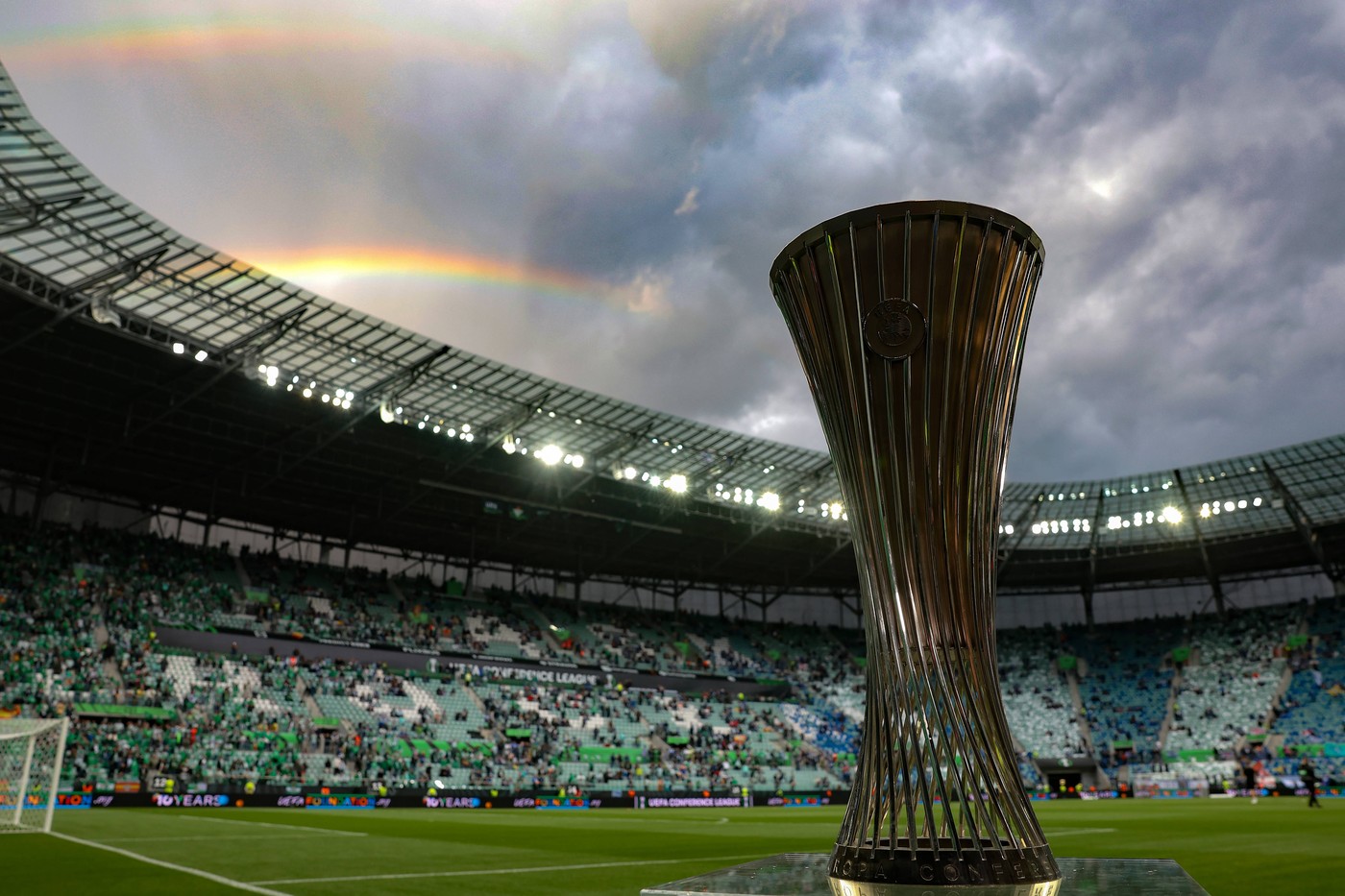 UEFA a luat decizia: șapte ani OUT din cupele europene și 400.000 € amendă