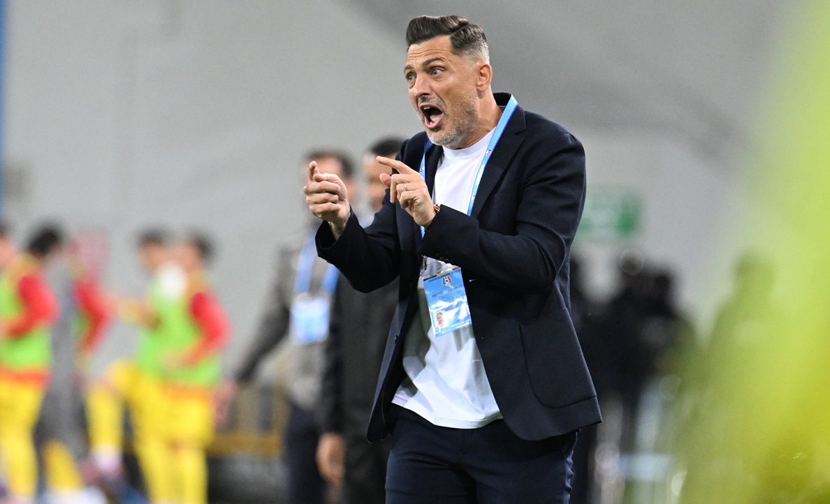 Mirel Rădoi a "mitraliat" 3 jucători de la Dinamo: "A fugit ca o fetiță!" / "Stați după bodyguarzi și aruncați cu apă?"