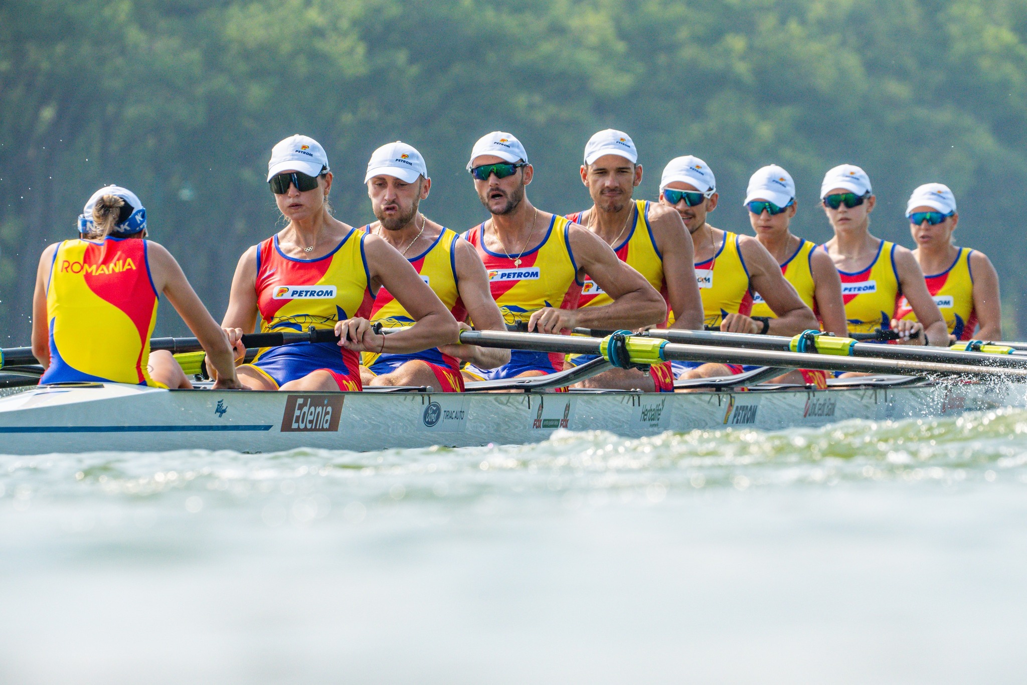 AUR istoric pentru România! Echipajul de 8+1 mixt a triumfat la Mondialul de canotaj