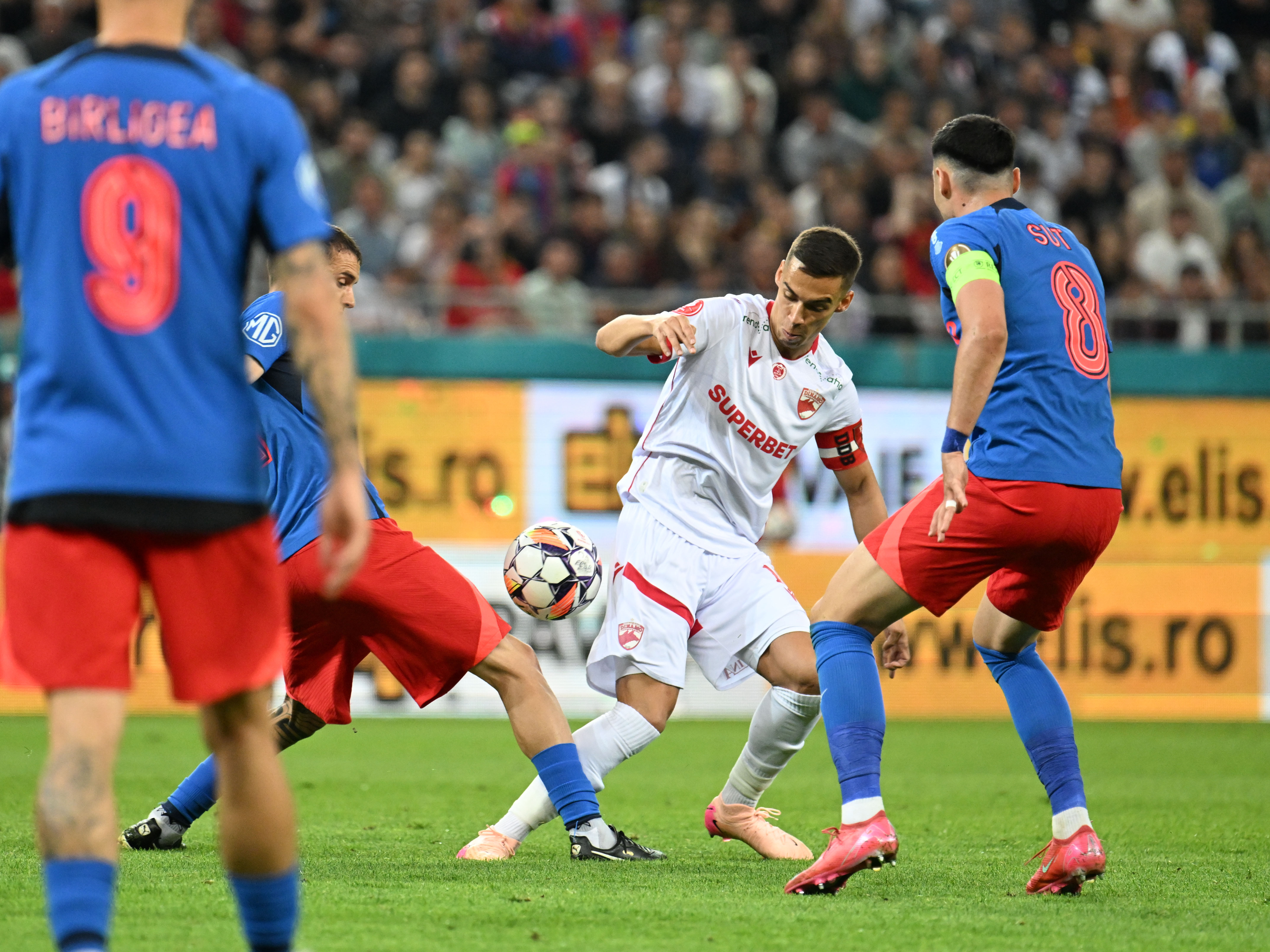 Spaniolii vin să-l vadă pe Cîrjan. Clubul din LaLiga își trimite omul în România