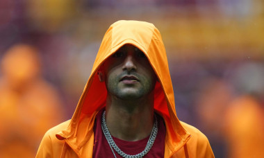 Rams Park, Istanbul, Turkey. 19th May, 2024. Hakim Ziyech (Galatasaray) looks on during a Turkish Super Lig - Day 37 game, Galatasaray vs Fenerbahce, at Rams Park, Istanbul, Turkey. Kim Price/CSM/Alamy Live News