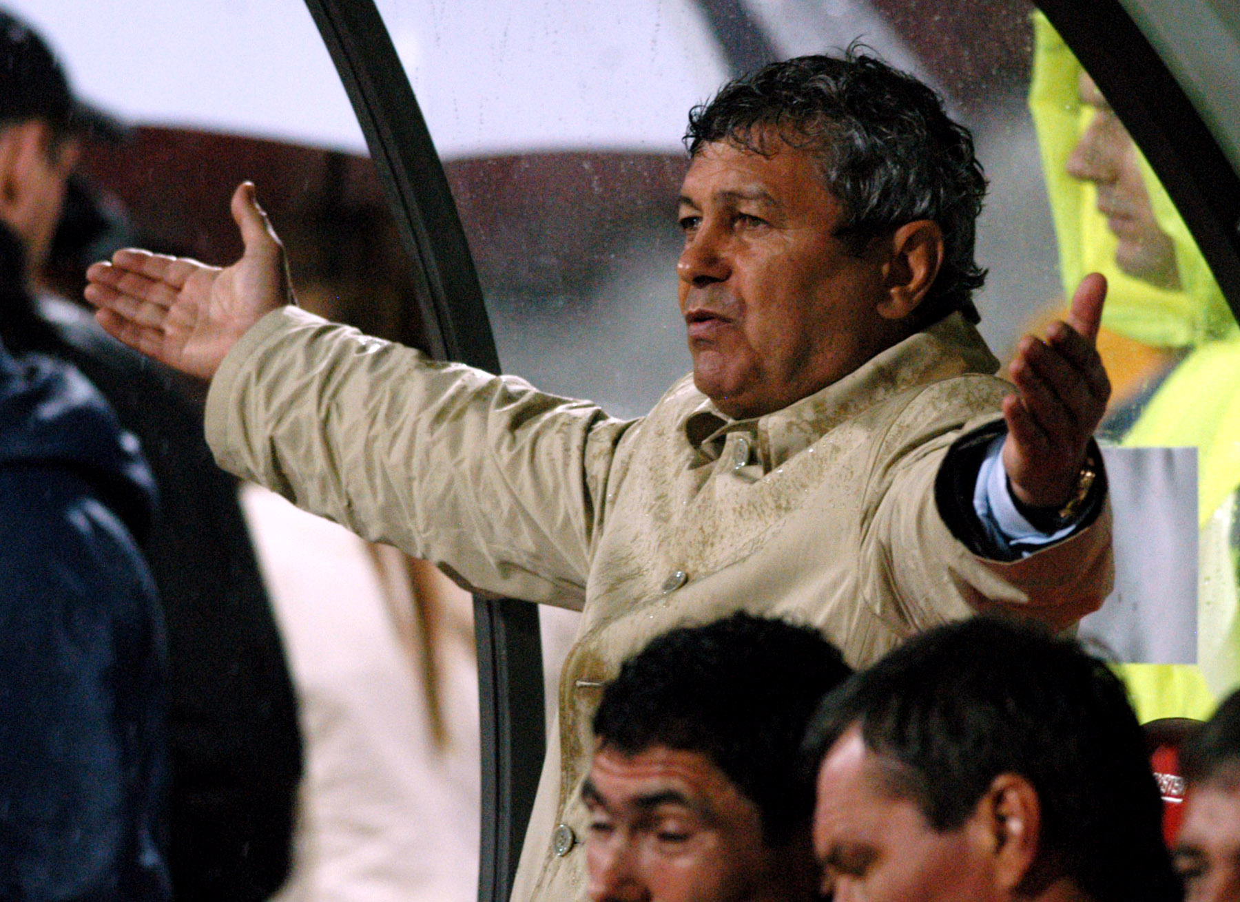 Imagine Stire Mircea Lucescu nu știe dacă poate sta pe bancă la barajul României! Reacția turcilor a venit imediat | 2review.ro