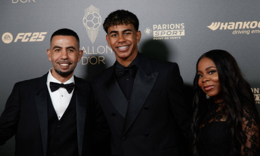 Paris am 28.Oktober 2024 68. Ballon d Or im Theatre Du Chatelet in Paris PARIS, FRANKREICH v.,li., Vater Mounir Nasraoui