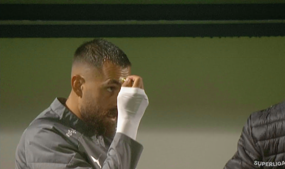 ”Ce își face acolo?”. Florin Bratu a văzut gestul unui jucător de la Dinamo și a explicat tot: ”Se practică”