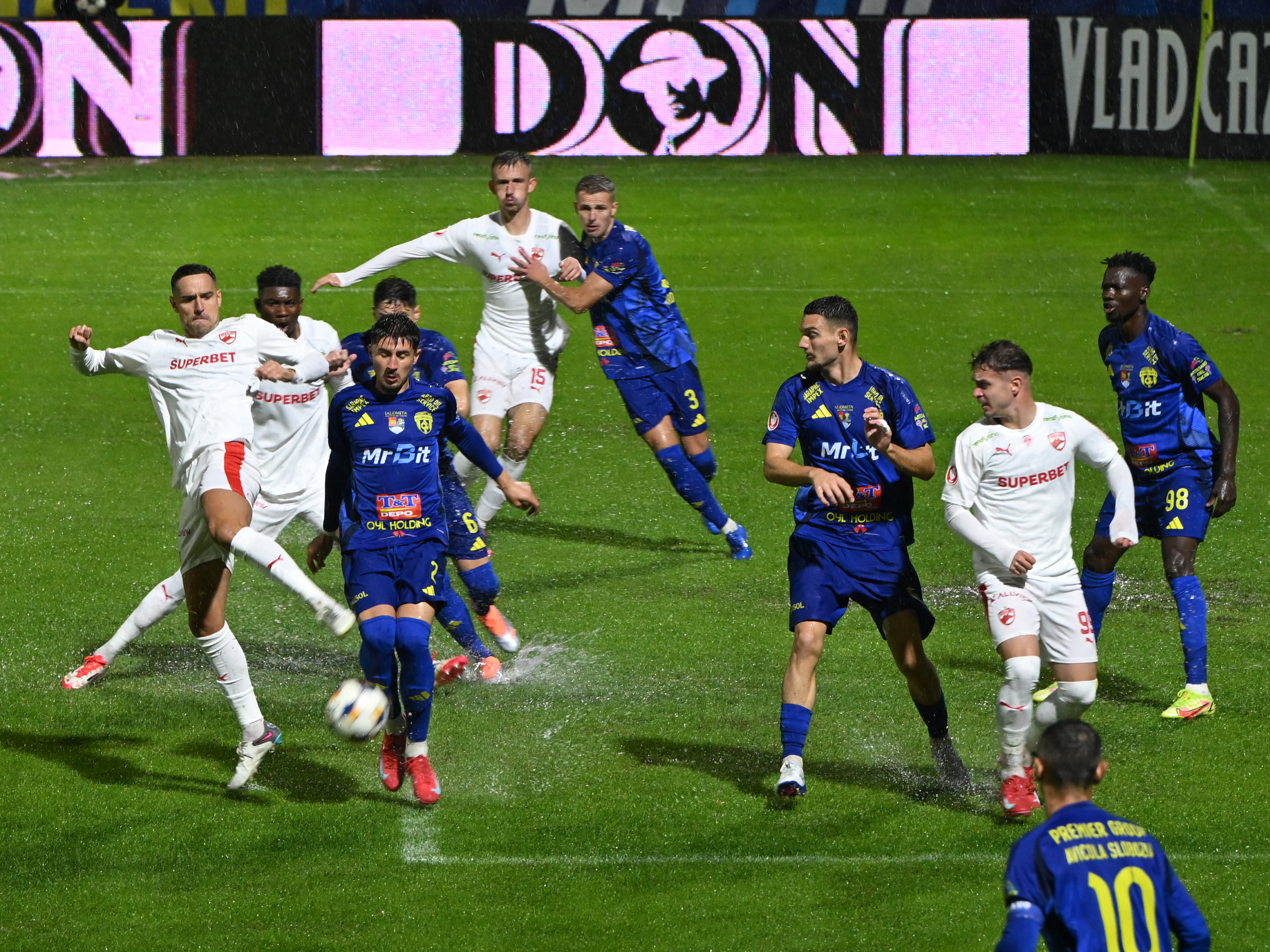 Unirea Slobozia - Dinamo 0-1. ”Câinii” au urcat pe locul 2 în SuperLiga