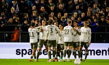 Zwolle - PSV players celebrating the goal of Dennis Man of PSV Eindhoven during the eight competition round of the 2025/2026 Eredivisie season. The match is set between PEC Zwolle and PSV at Mac3Park Stadion on 4 October 2025 in Zwolle, The Netherlands. (