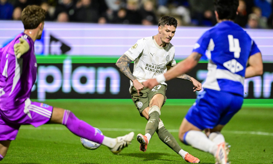 ZWOLLE - Dennis Man of PSV Eindhoven scores the 0-2 during the Dutch Eredivisie match between PEC Zwolle and PSV at the MAC³PARK stadium on October 4, 2025, in Zwolle, Netherlands. ANP OLAF KRAAK