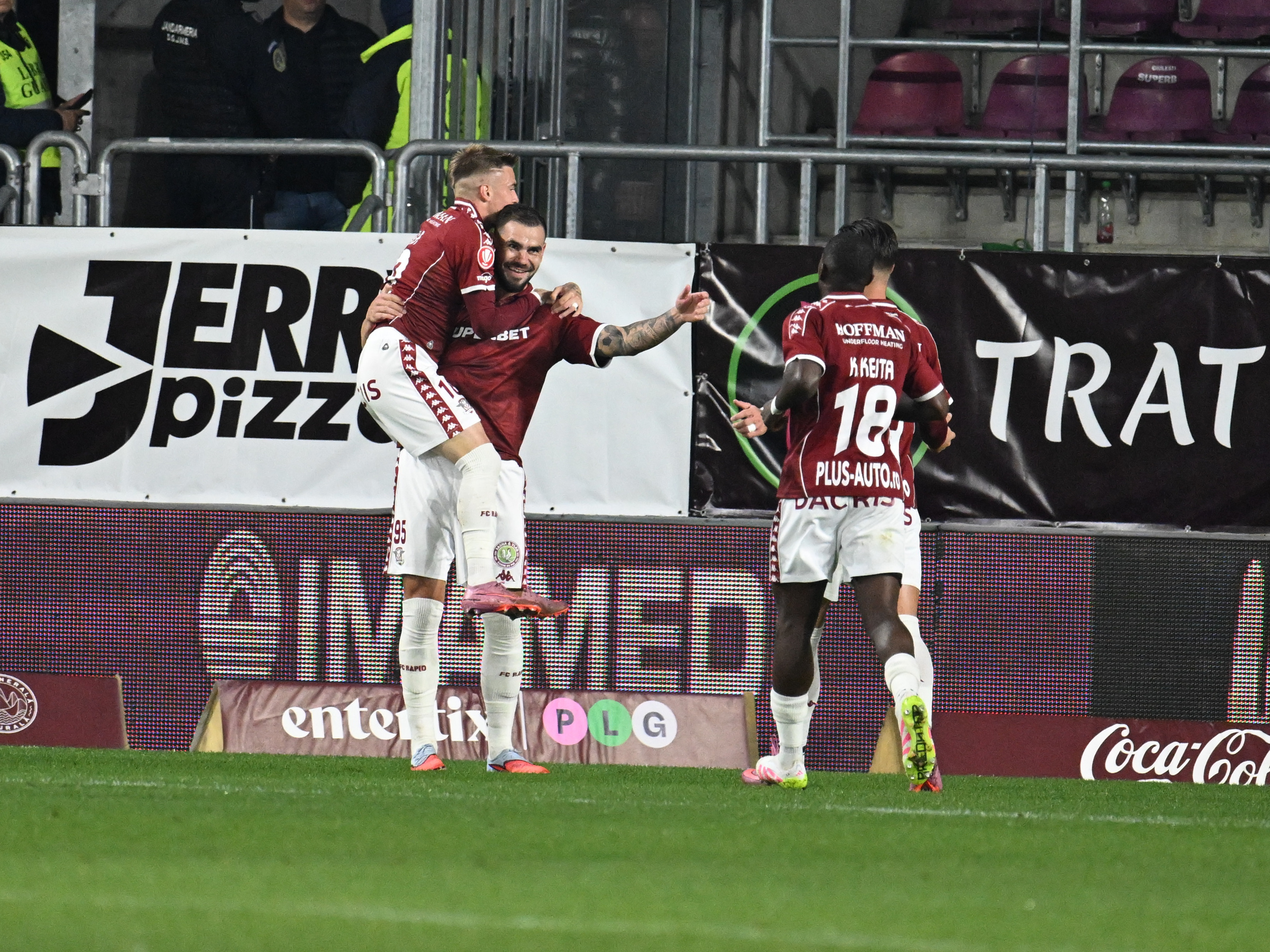 Rapid - Farul 3-1. Echipa lui Costel Gâlcă este noul lider din SuperLiga! Dobre, ”dublă” în Giulești