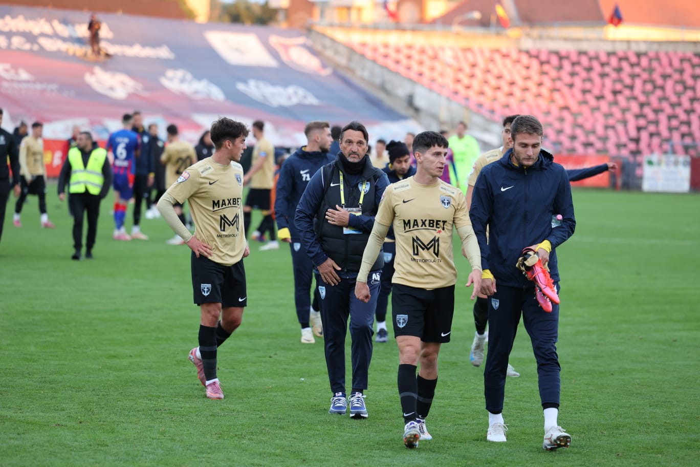 Situație grea la clubul care anunța obiective mari în acest sezon! Salarii neplătite, jucătorii se gândesc la memorii