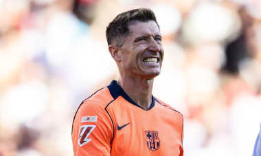 Robert LEWANDOWSKI of Barcelona looks dejected during the Spanish championship LaLiga football match between Sevilla FC and FC Barcelona on 5 October 2025 at Ramon Sanchez-Pizjuan stadium in Sevilla, Spain