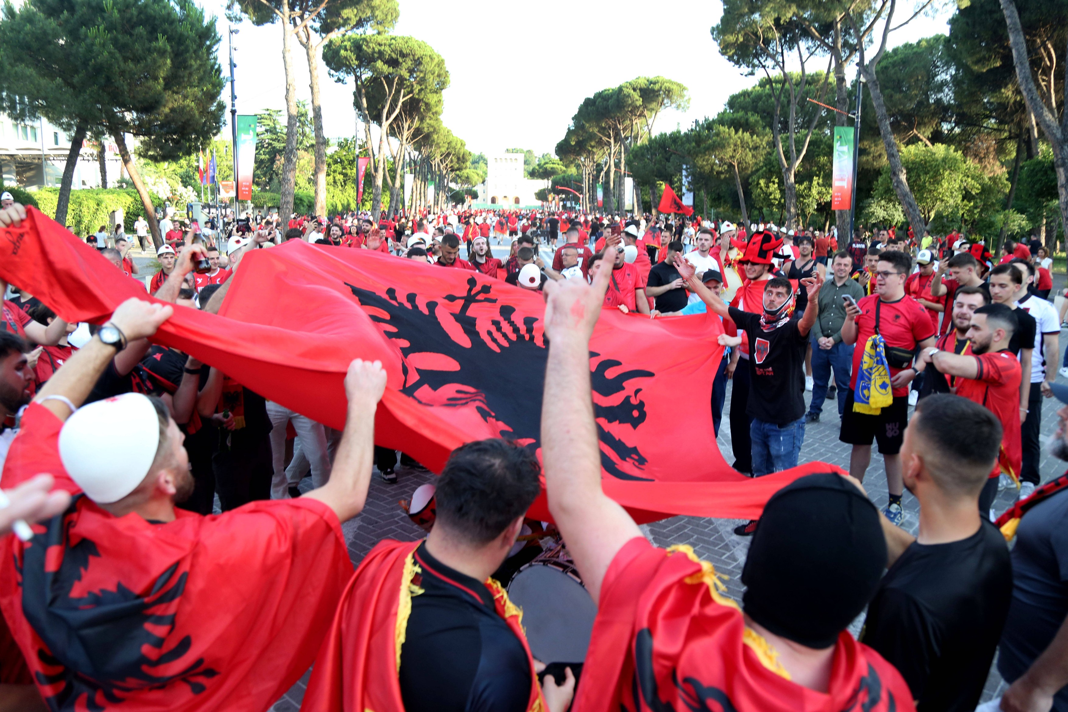 Fără precedent! Decizia luată înainte de Serbia - Albania, pentru a se evita un conflict între ultrași