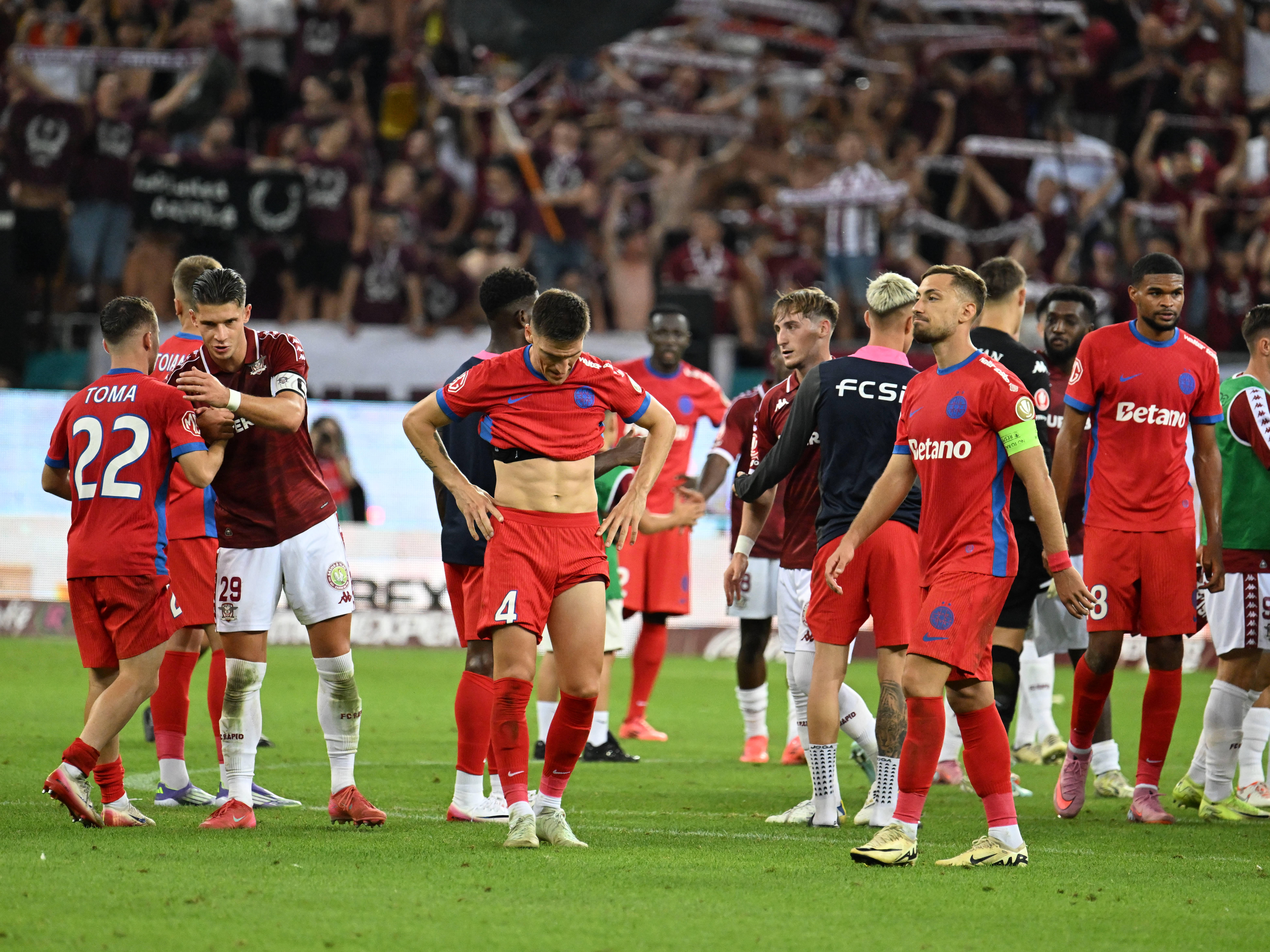 Detalii despre fotbalistul FCSB-ului, după ce a fost operat de urgență!