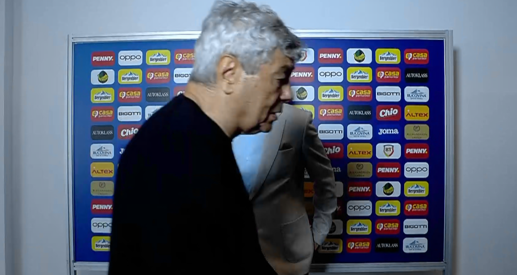 S-a gândit Mircea Lucescu că ”masaj privat” ar avea altă conotație?