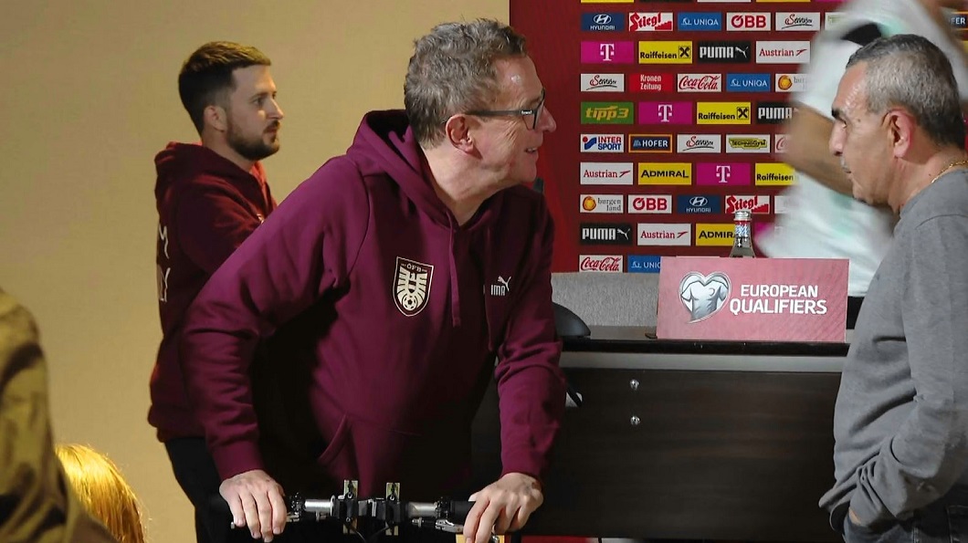 Ajuns cu bicicleta la conferința de presă, Ralf Rangnick a tras concluzia despre echipa de start a României