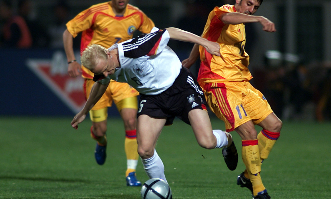DANCIULESCU OF ROMANIA FIGHTS FOR THE BALL WITH RAMELOW OF GERMANY INBUCHAREST.