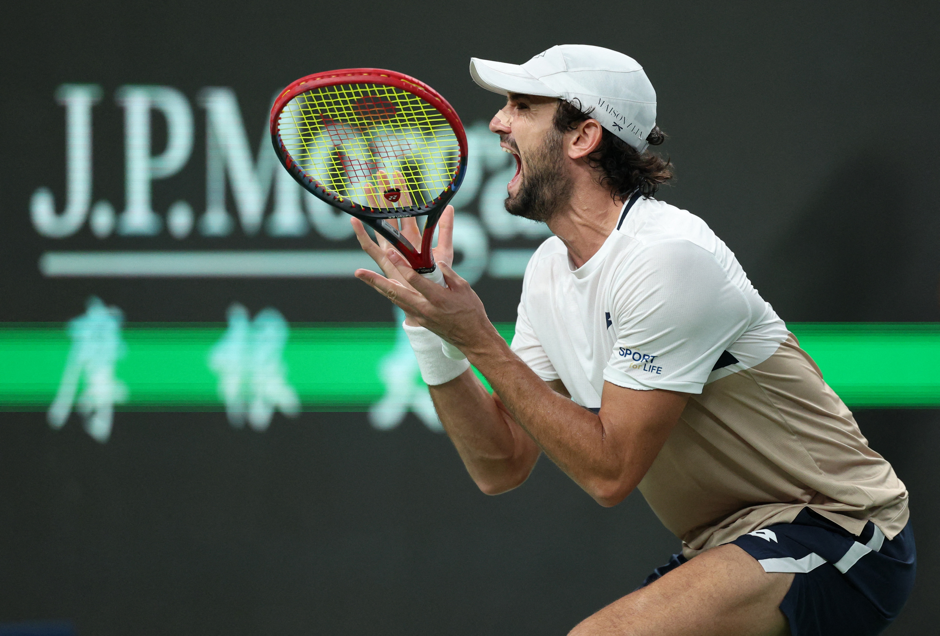 A dat lovitura și a câștigat turneul de la Shanghai, după ce în semifinale l-a învins pe Novak Djokovic