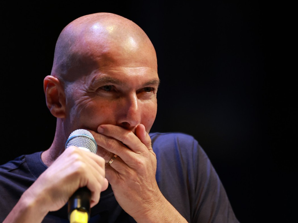 Întrebat când revine în fotbal, Zinedine Zidane a repetate de două ori aceleași cuvinte