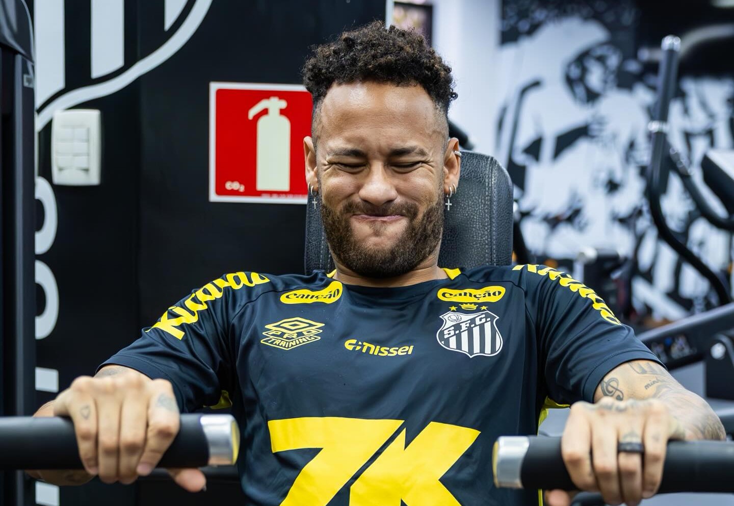Imagine Stire Anunț venit de nicăieri! Neymar: ”E posibil ca în decembrie să mă retrag” | 2review.ro