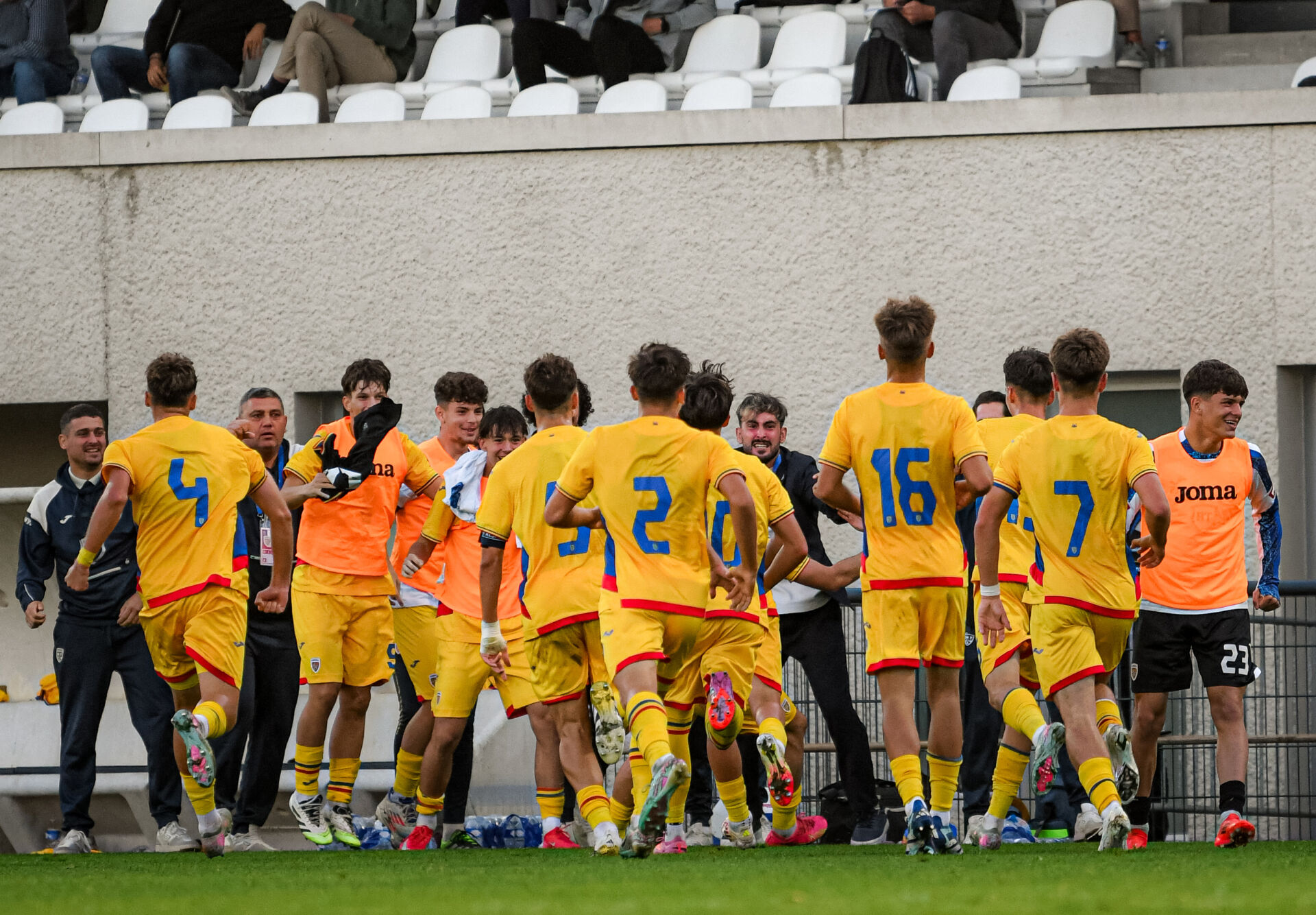 După ce a făcut egal cu Franța, România U17 a învins cu 5-1 și e la un pas de Euro. Marcatori de la Real și AC Milan