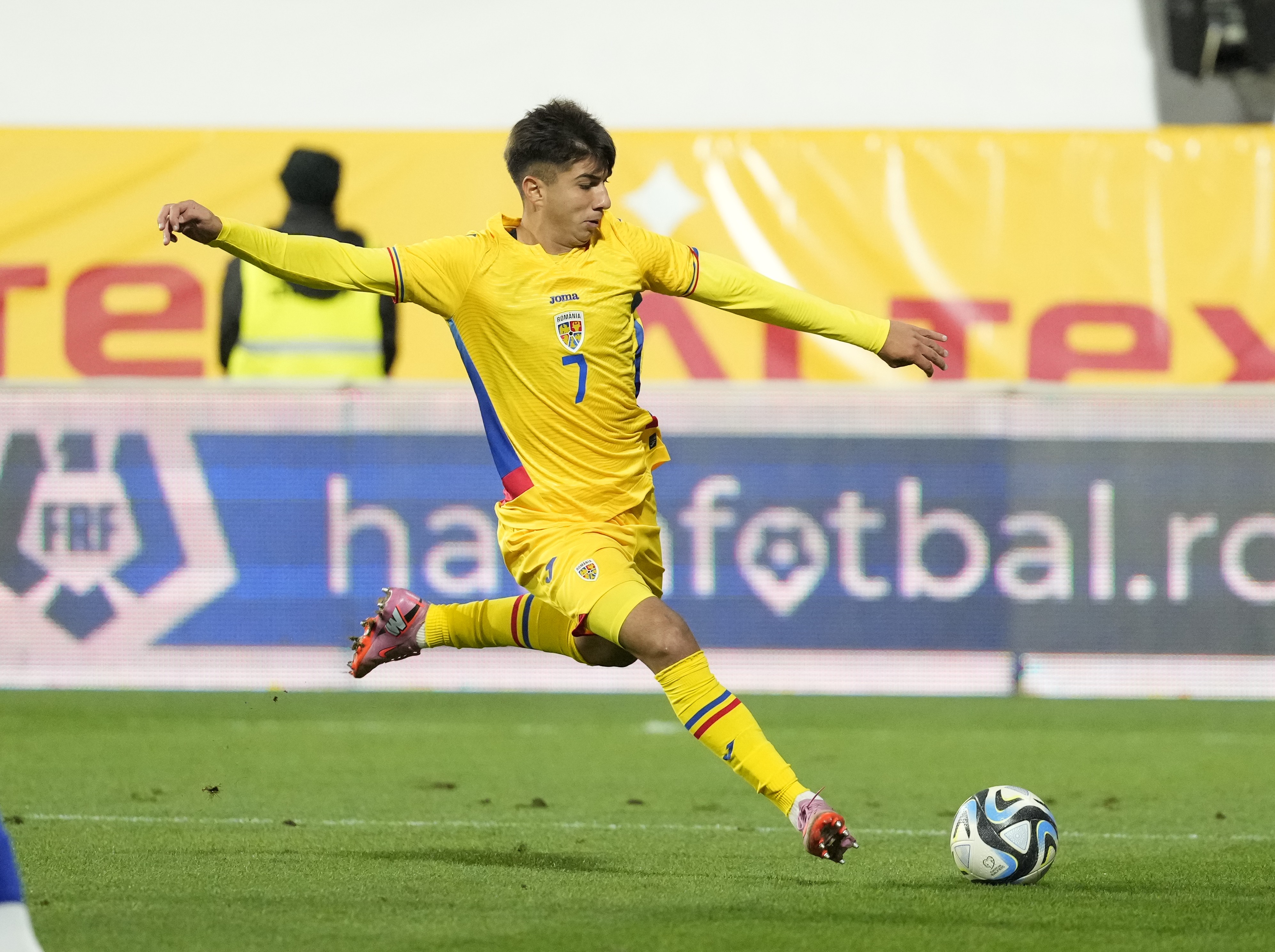 A fost Musi pedepsit de Costin Curelea? Ce s-a întâmplat la meciul dintre România U21 și Cipru U21