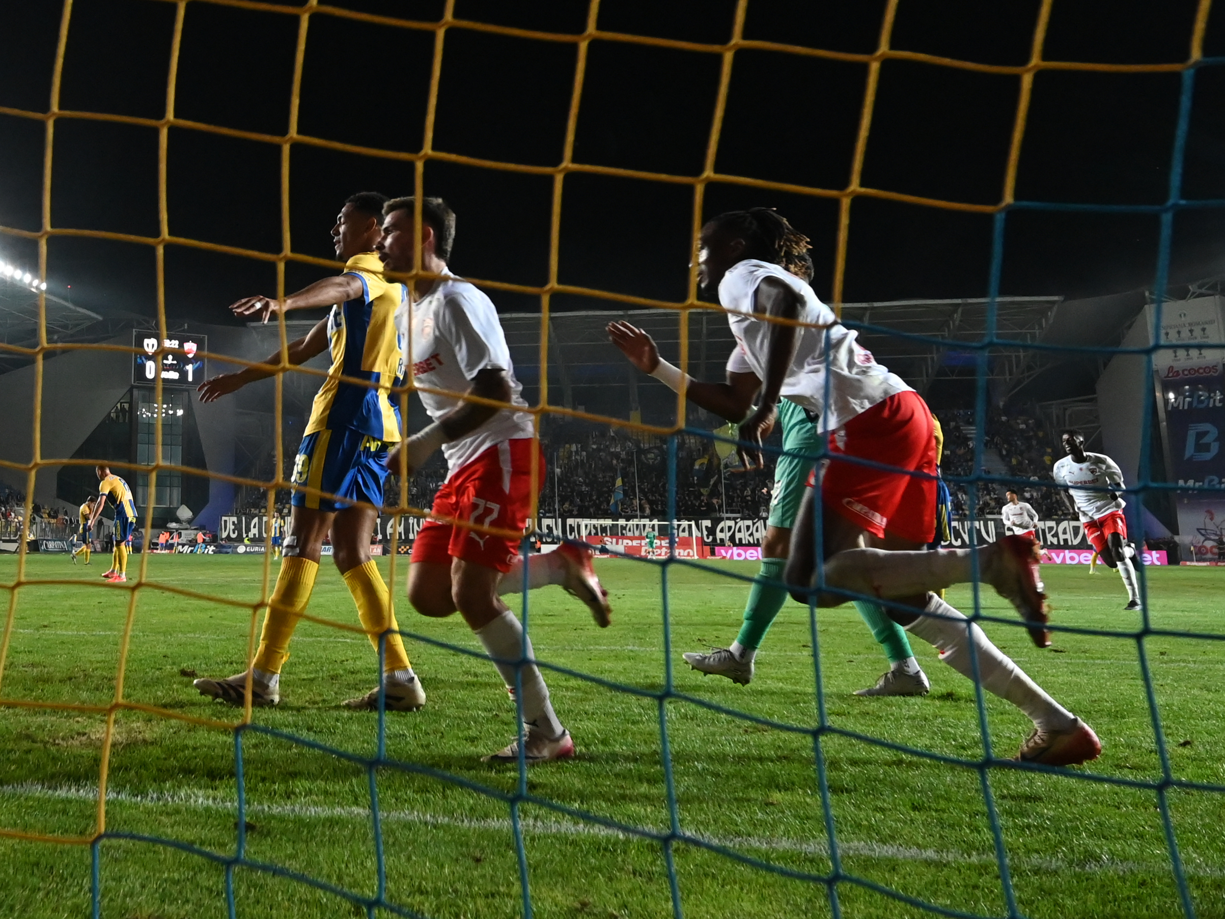 Intră Becali pe fir și îl ia la FCSB?! Unul dintre cei mai buni fundași din SuperLigă a decis să nu semneze prelungirea