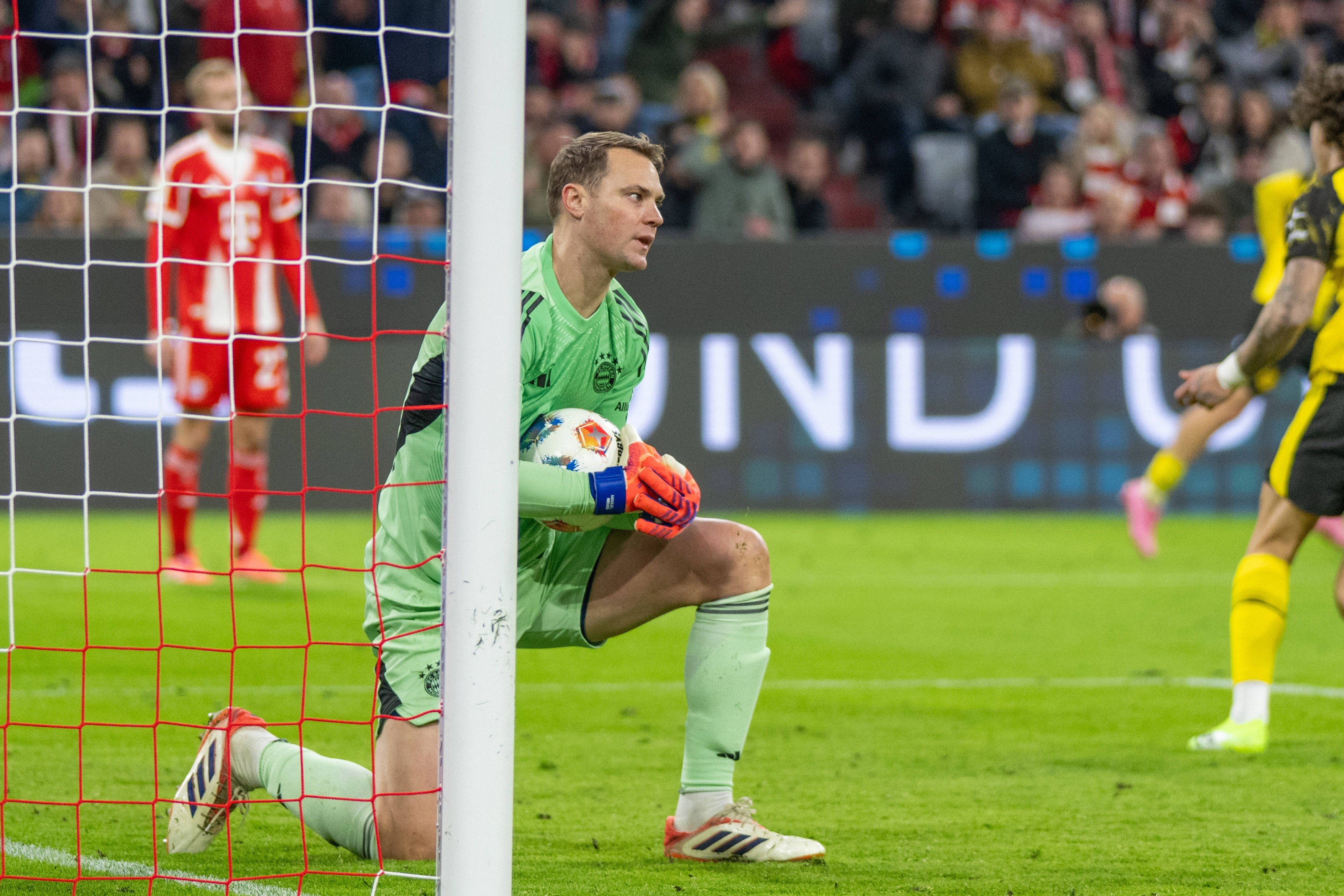 Manuel Neuer a intrat în istorie, imediat după Bayern - Dortmund