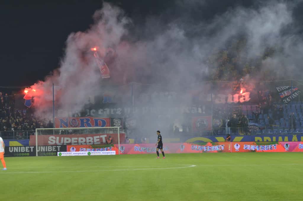 Bannerul afișat de suporterii FCSB-ului, la o zi de la lovitura uriașă încasată de la UEFA