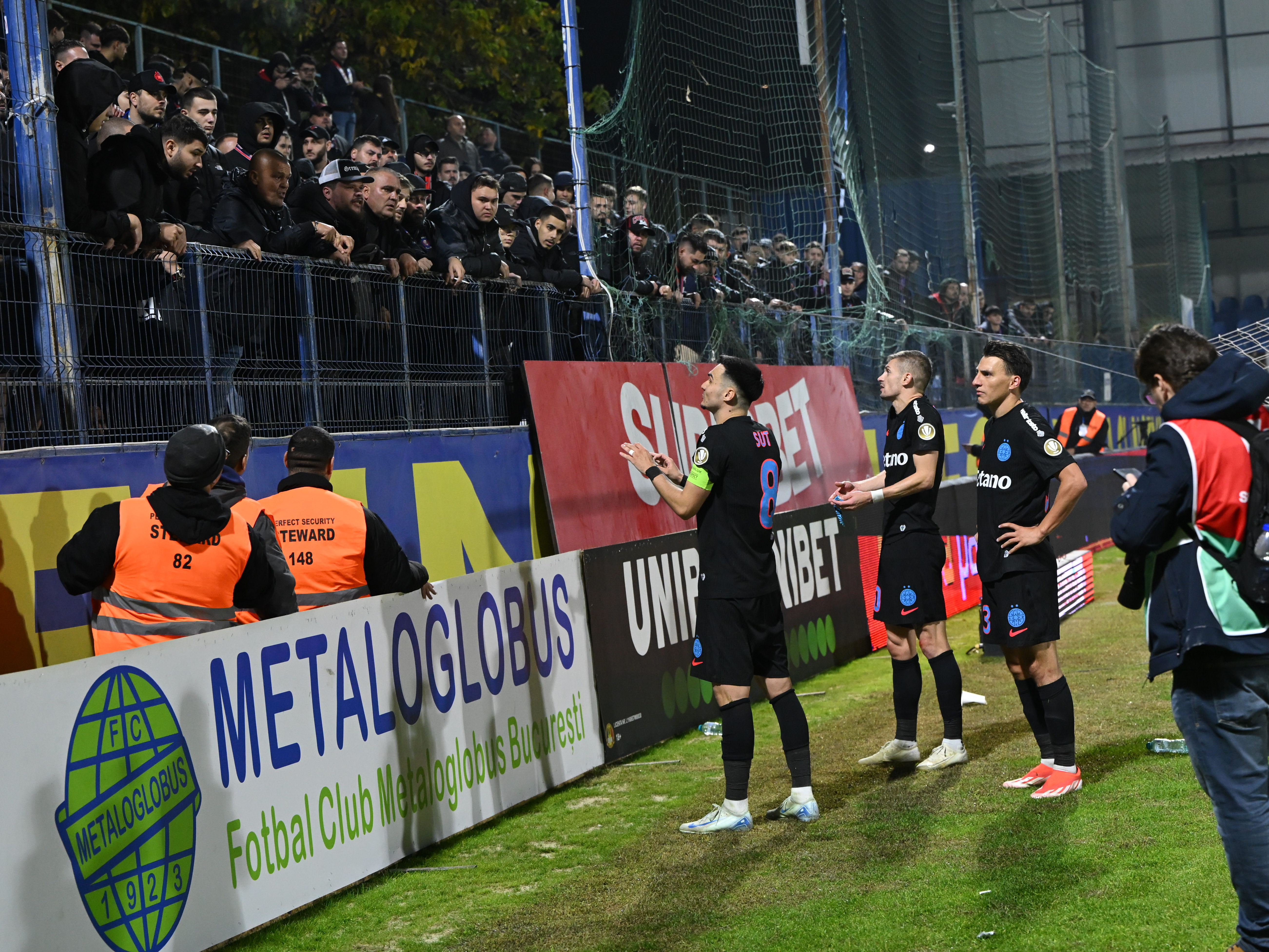 Imaginile haosului de la FCSB: ce s-a întâmplat la finalul meciului cu Metaloglobus