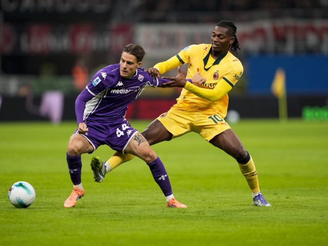 Milan învinge Fiorentina 2-1 și urcă pe primul loc în Serie A