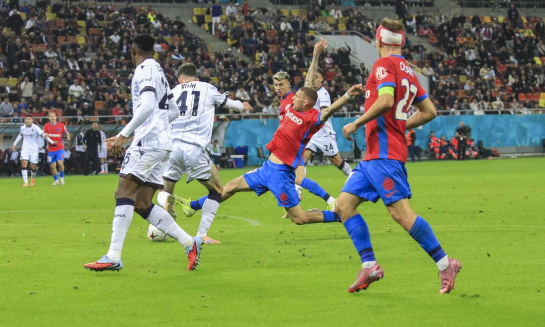 9 Daniel Birligea acrobatic action fall asking for a penalty kick