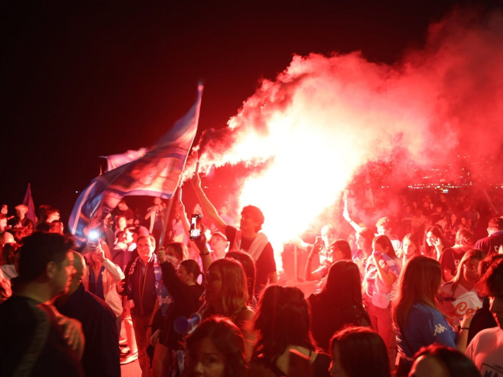 Noapte grea pentru Cristi Chivu! Ultrașii lui Napoli au dat cu artificii înaintea derby-ului cu Inter