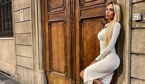 Ce a făcut soțul ”celei mai frumoase femei din România” când a văzut că unii colegi întorc capul după ea: ”Nu-i convine”