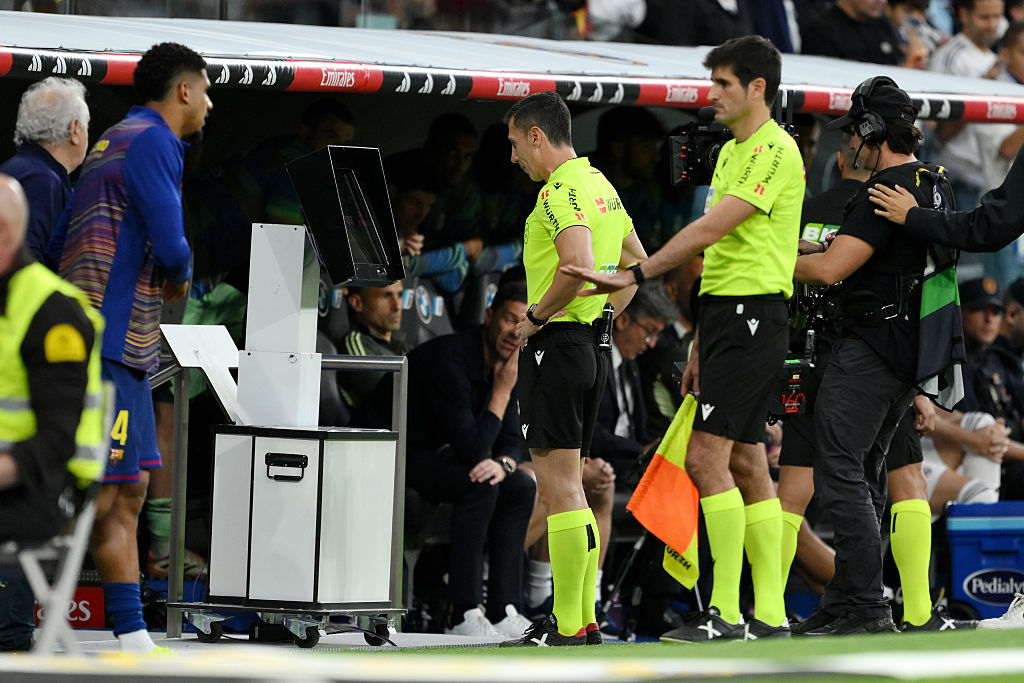 Păreri împărțite în Spania! Doi specialiști s-au pronunțat, după faza controversată de arbitraj din El Clasico