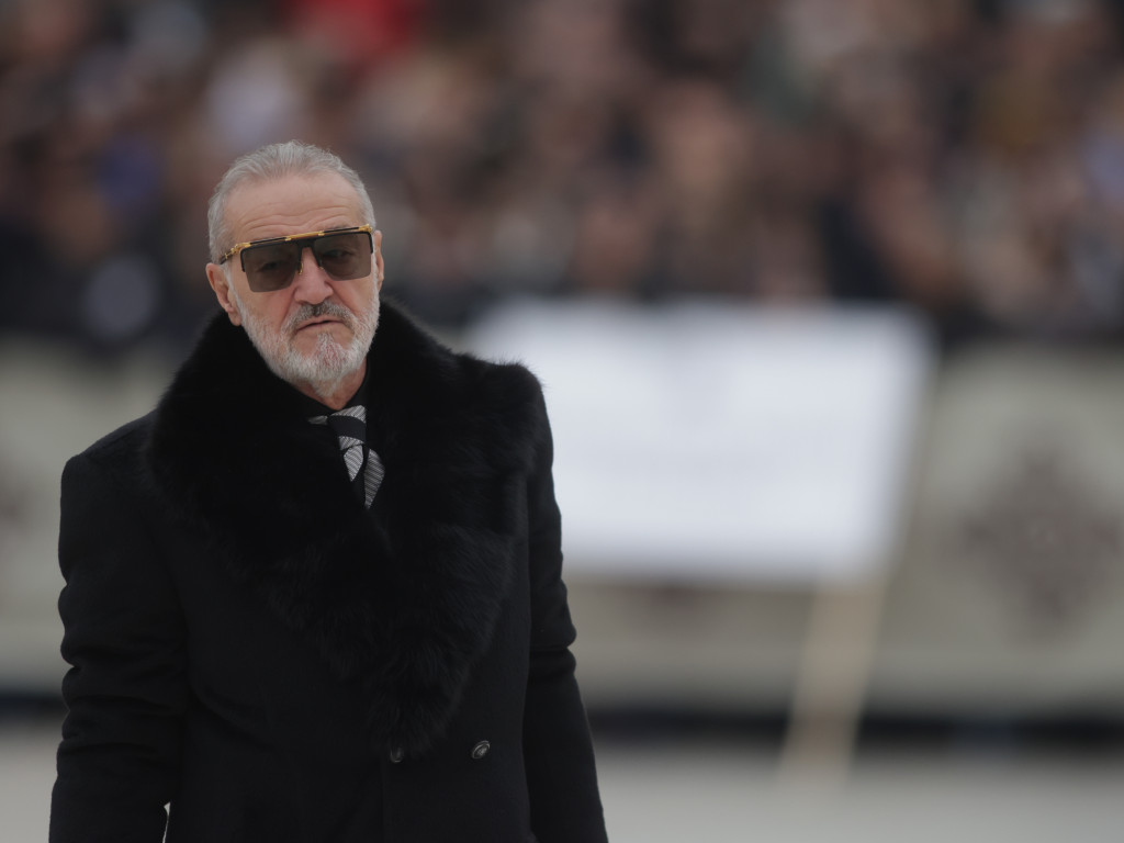 Au apărut imaginile! Gigi Becali s-a întors către camerele de filmat și a făcut un singur gest, la sfințirea Catedralei
