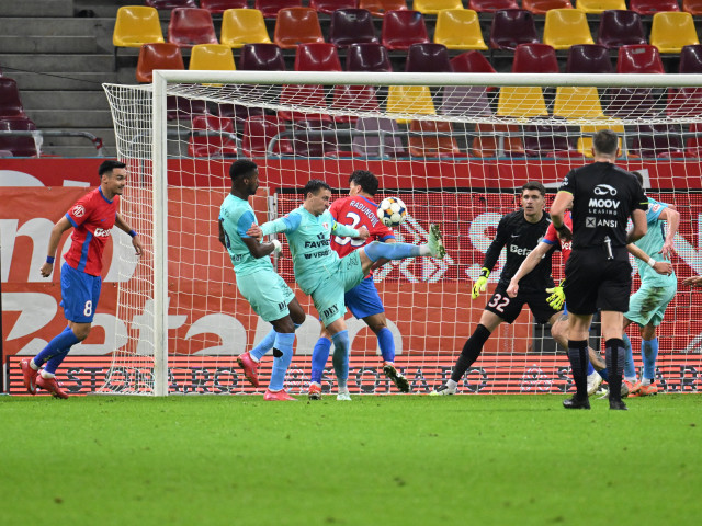 FCSB învinge UTA Arad cu 4-0 în SuperLigă