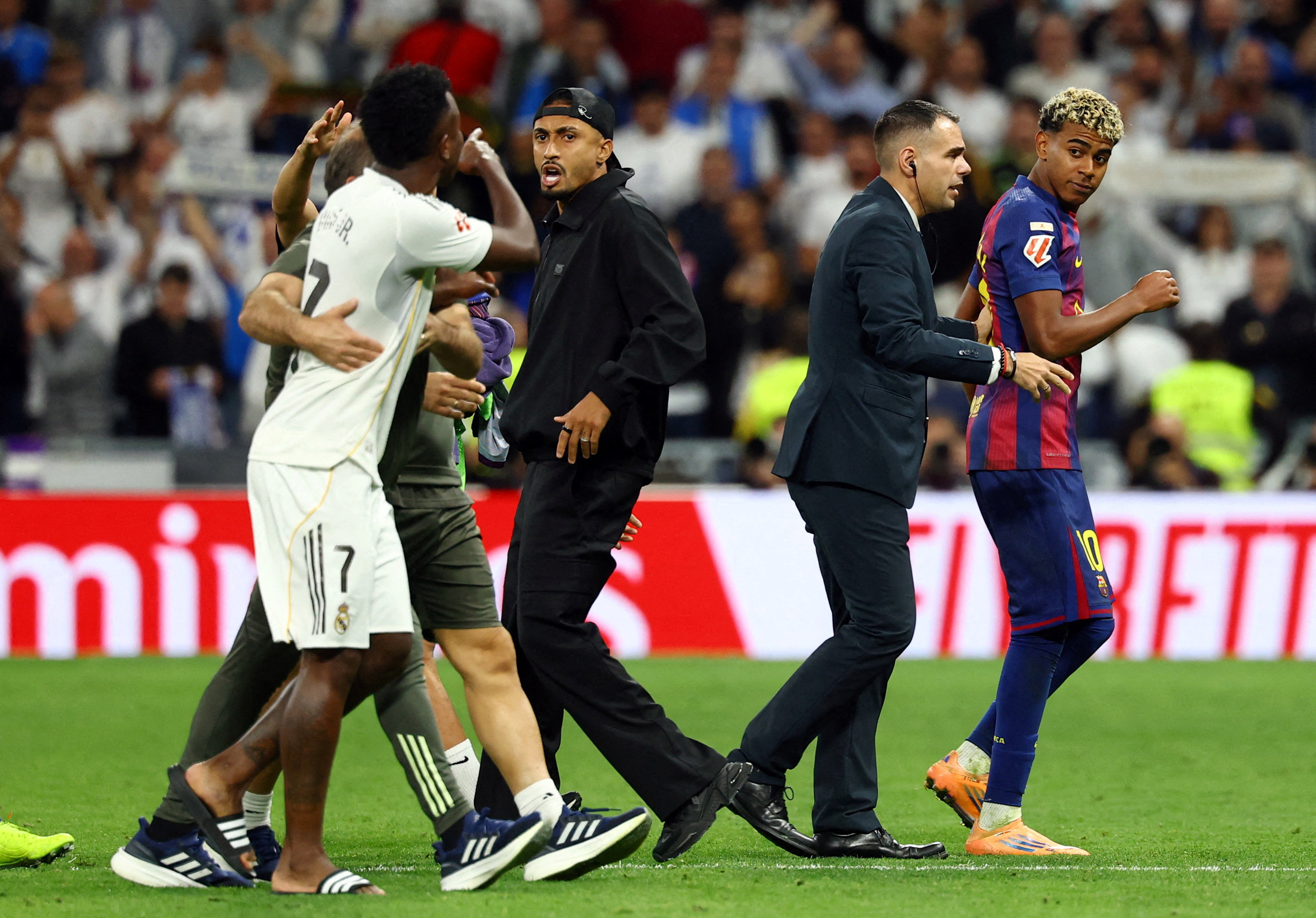 Imagine Stire Vinicius nu a mai ținut cont de rivalitate și i-a lăsat un mesaj lui Lamine Yamal | 2review.ro