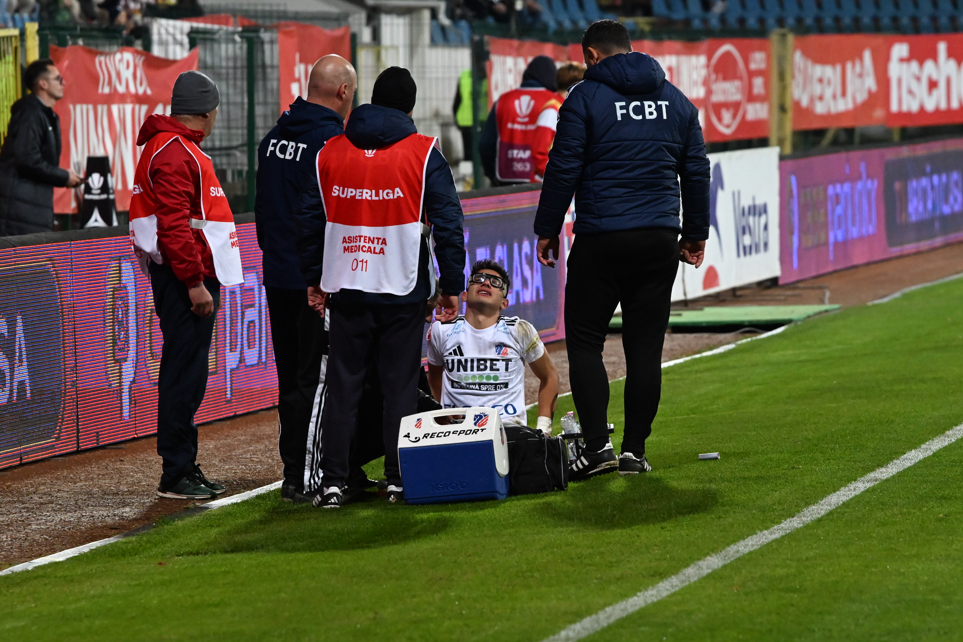 Diagnostic dur pentru Narcis Ilaș, scos pe targă în meciul Botoșani - Hermannstadt! Cât lipsește