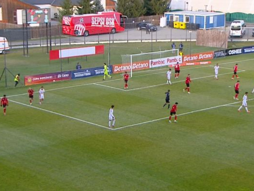 Csikszereda - Sepsi 0-0, ACUM, la DGS 1. Slatina - CFR Cluj, 18:30, DGS 1. CS Dinamo - FC Dinamo, 21:00, DGS 1. Programul din Cupa României