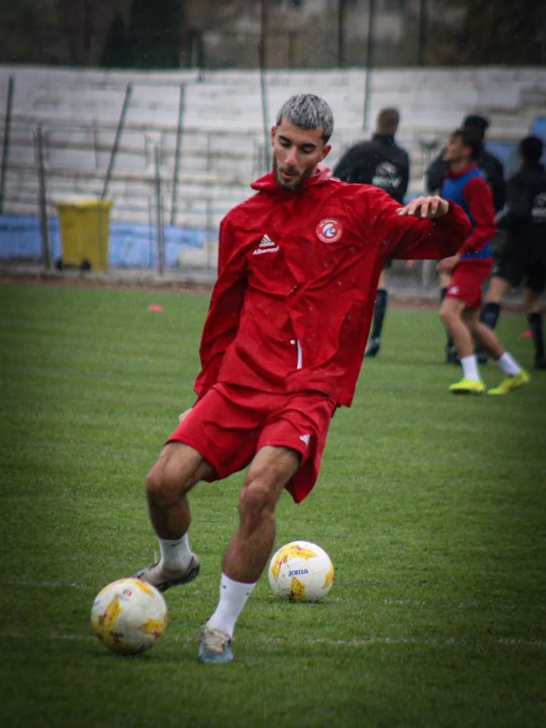 Jucătorul crescut de Lyon i-a lăsat mască pe toți: 5 goluri în 23 de minute! Fostul star de la PSG l-a trimis în România