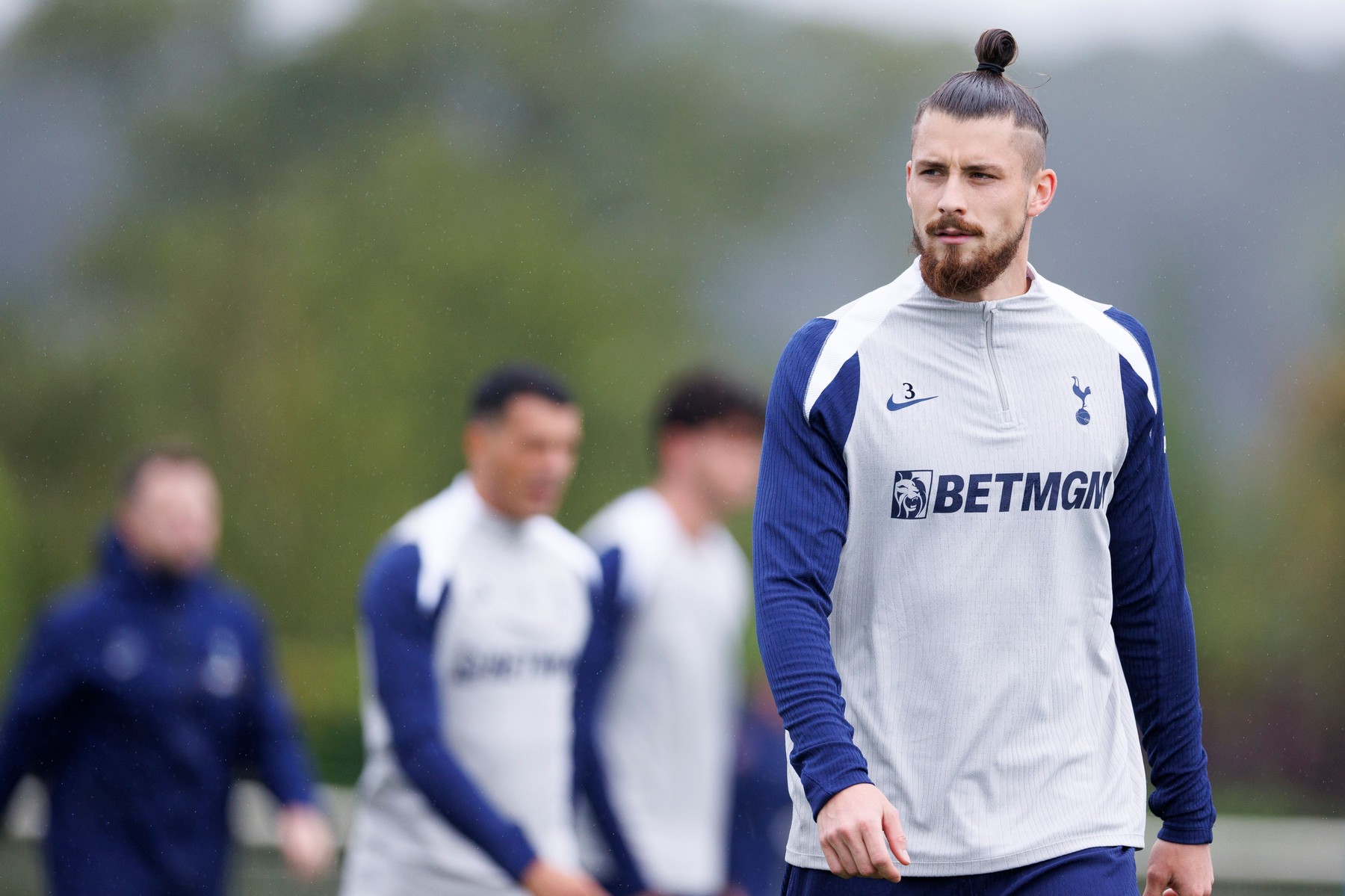 Tottenham l-a ”interzis” iar pe Radu Drăgușin!