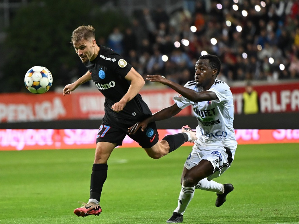 ”Aduni toți fotbaliștii din România și nu dau pasă acolo”. Impresionează în SuperLiga