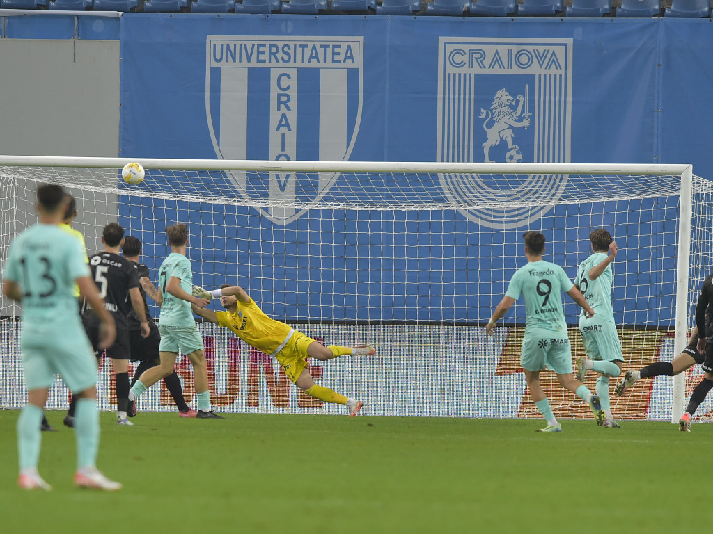 Sănătatea Cluj - Universitatea Craiova 1-4. Oltenii au revenit în actul secund, după ce au fost conduși